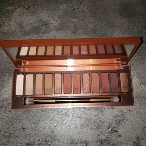Urban Decay "Naked Heat" eyeshadow palette